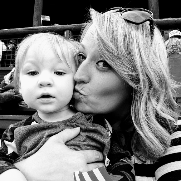 Meet your Posher, Jessica - Picture 1 of 2